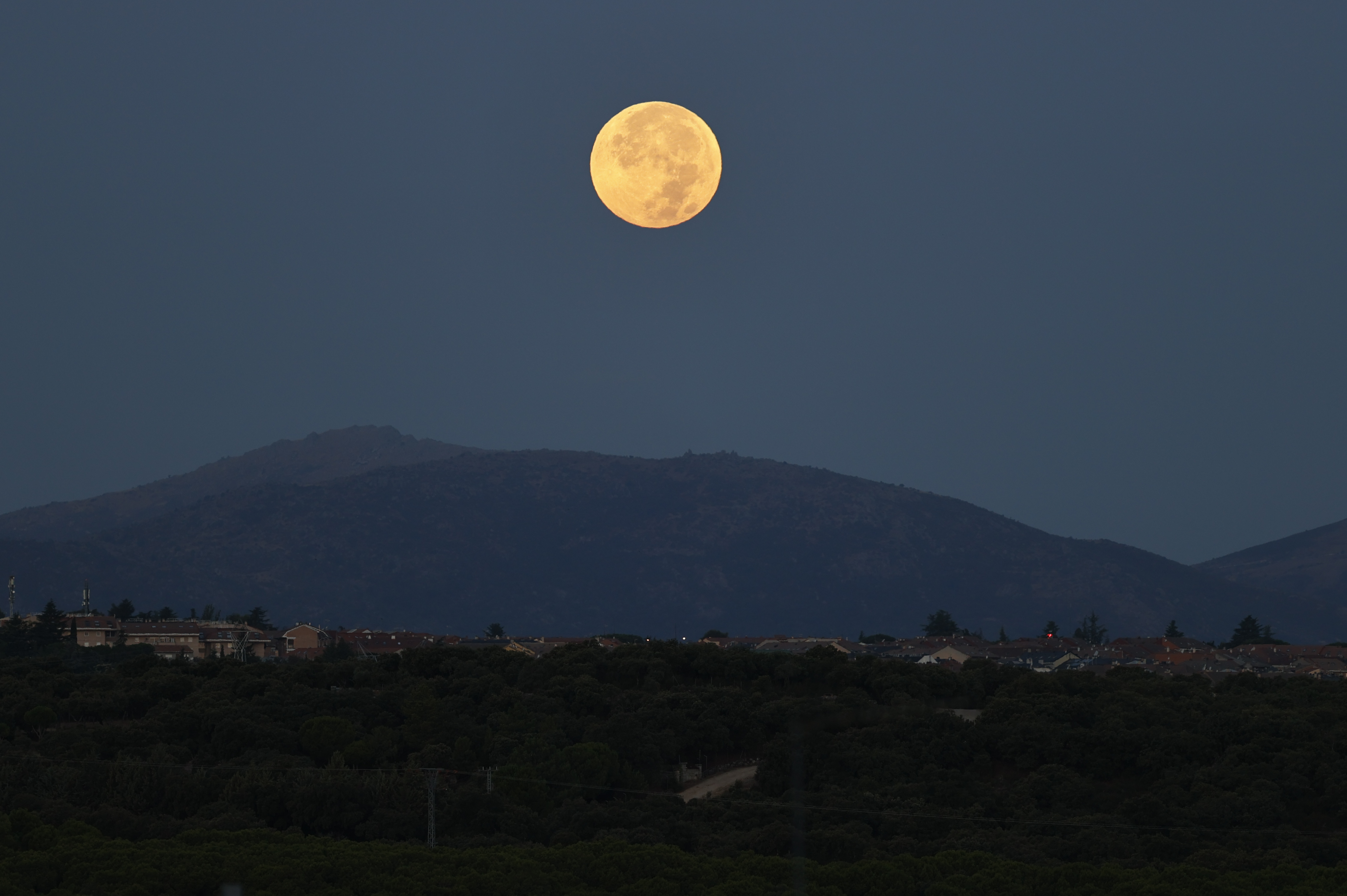 La tierra tendrá dos lunas: de qué se trata el fenómeno y cuándo podrá verse