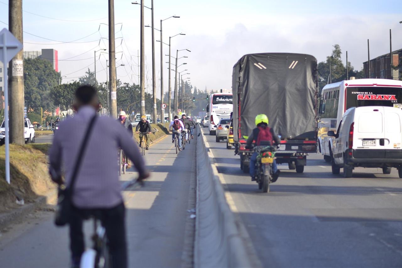 Manifestantes en la calle 13 retoman protesta con dirección al río Bogotá