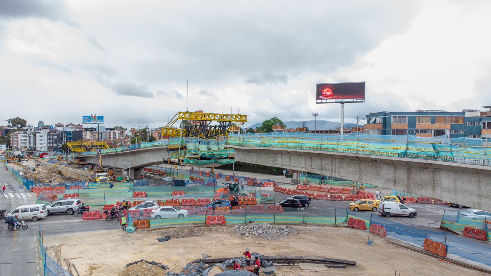 ¿El puente de la Calle 100 de Bogotá está quedando torcido? Esto dijo el IDU