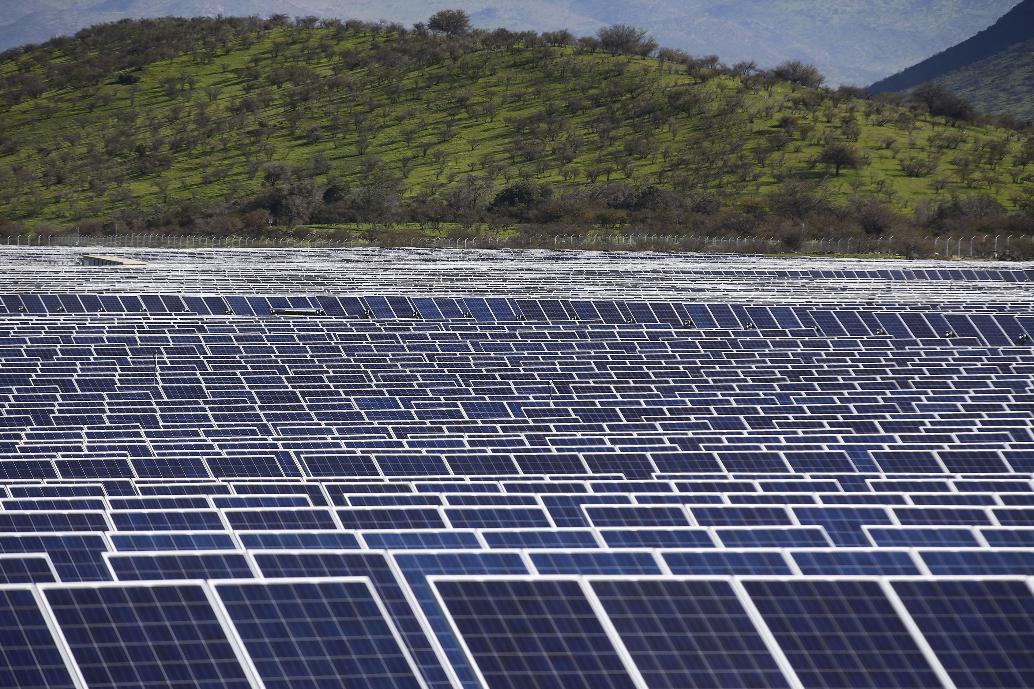 Transición en marcha: generación solar rompe patrón y adelanta al carbón en 2025