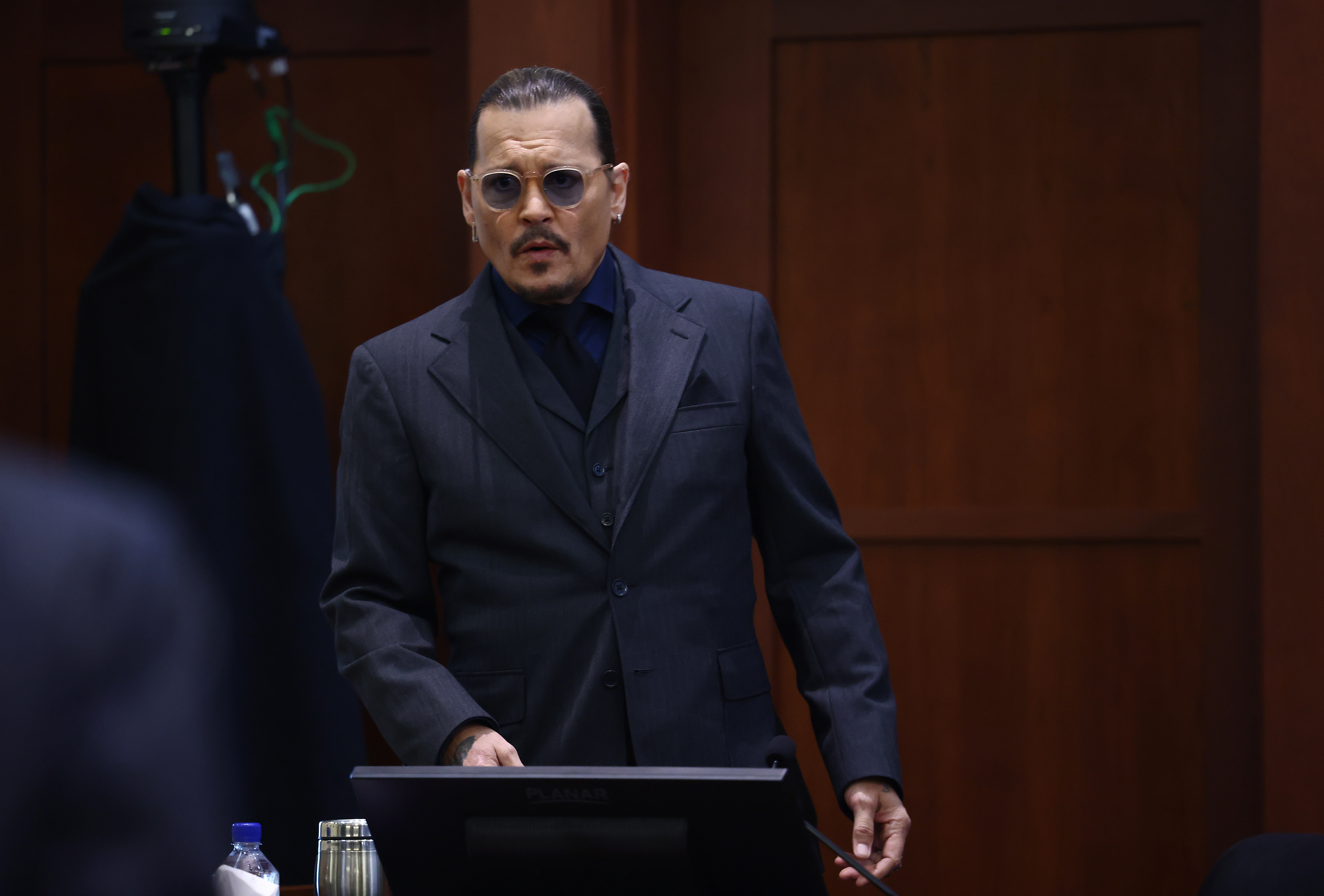 Fairfax (United States), 21/04/2022.- US actor Johnny Depp arrives at the start of the day during his 50 million US dollar Depp vs Heard defamation trial at the Fairfax County Circuit Court in Fairfax, Virginia, USA, 21 April 2022. Johnny Depp's 50 million US dollar defamation lawsuit against his ex-wife Amber Heard that started on 10 April is expected to last five or six weeks. (Estados Unidos) EFE/EPA/JIM LO SCALZO / POOL