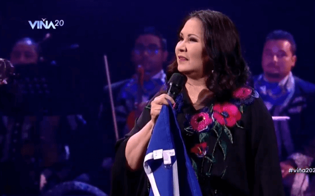 «Amigos chilenos no se dejen, recemos por este país»: Ana Gabriel en Viña del Mar