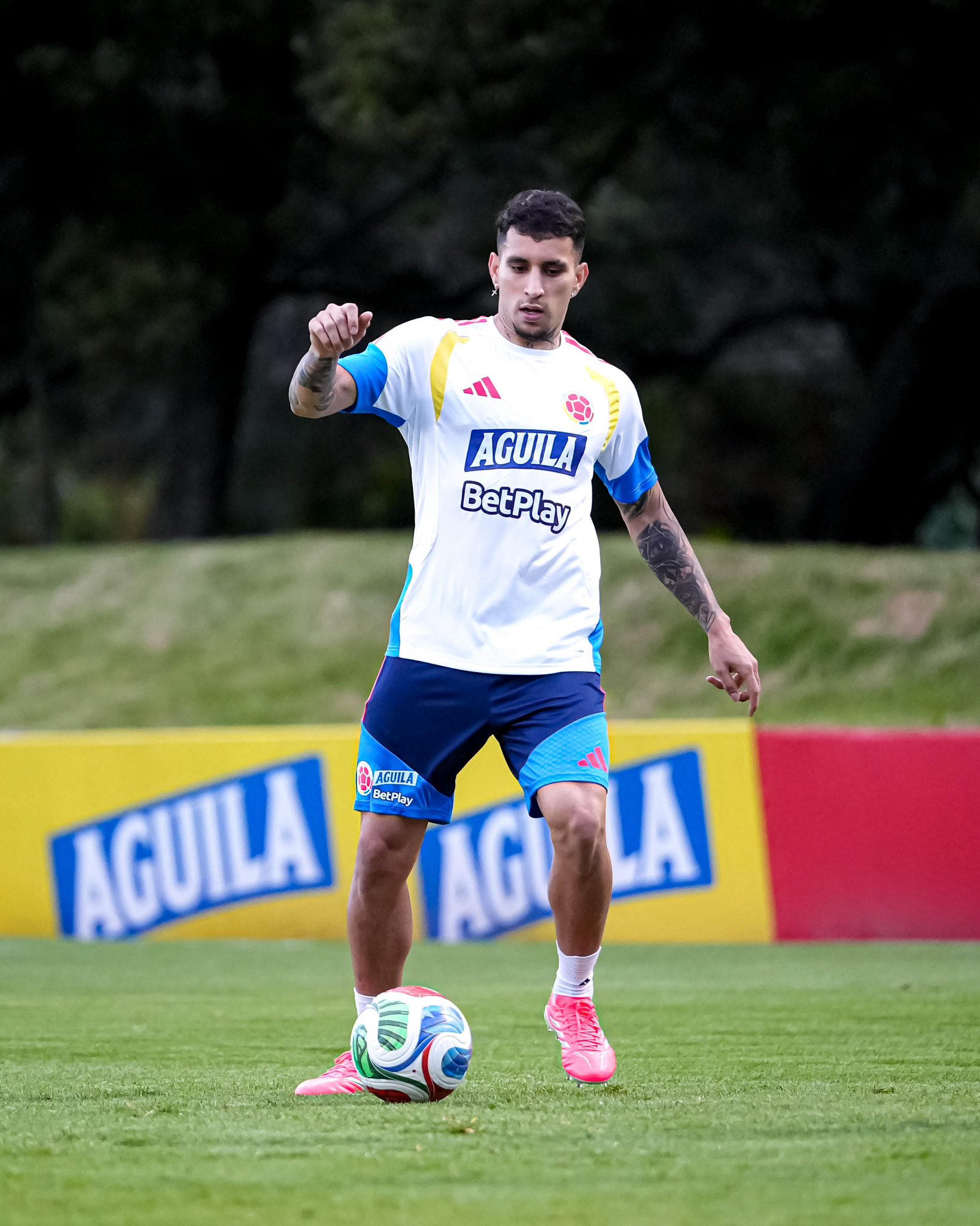 Gustavo Puerta terminó metiéndose en la carpeta de Néstor Lorenzo tras el final de las Eliminatorias Sudamericanas.