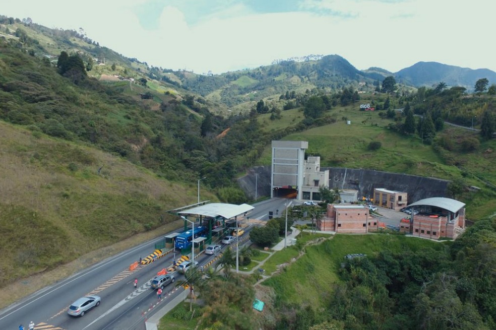 Avanza la Autopista al Mar 1 gracias a dos licencias ambientales
