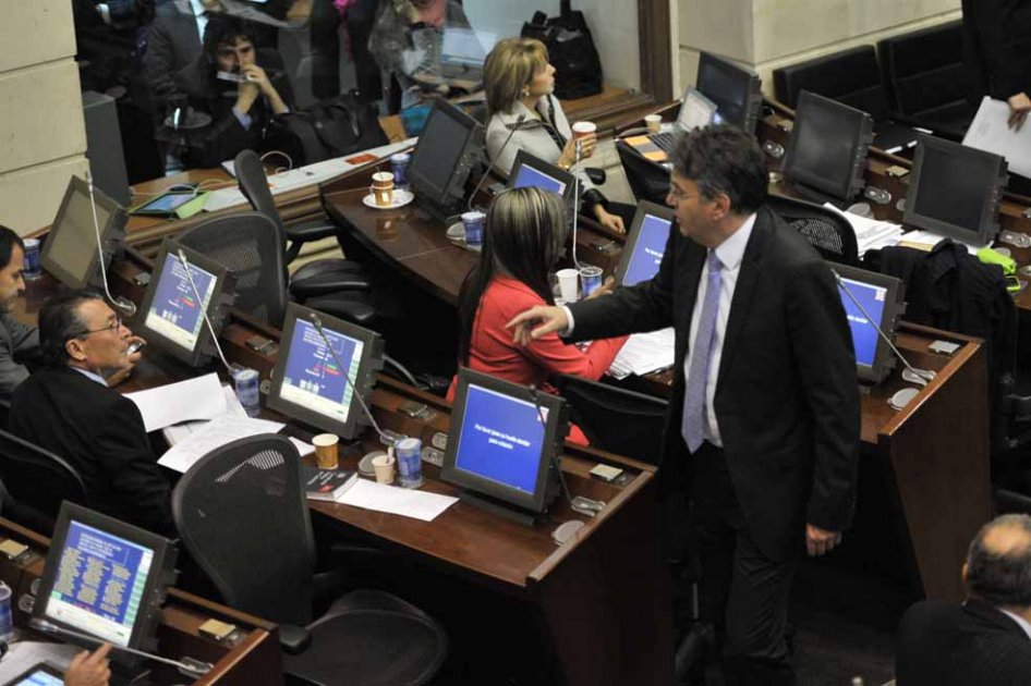 En Senado avanza aprobación de la reforma tributaria con aumento del IVA al 19%