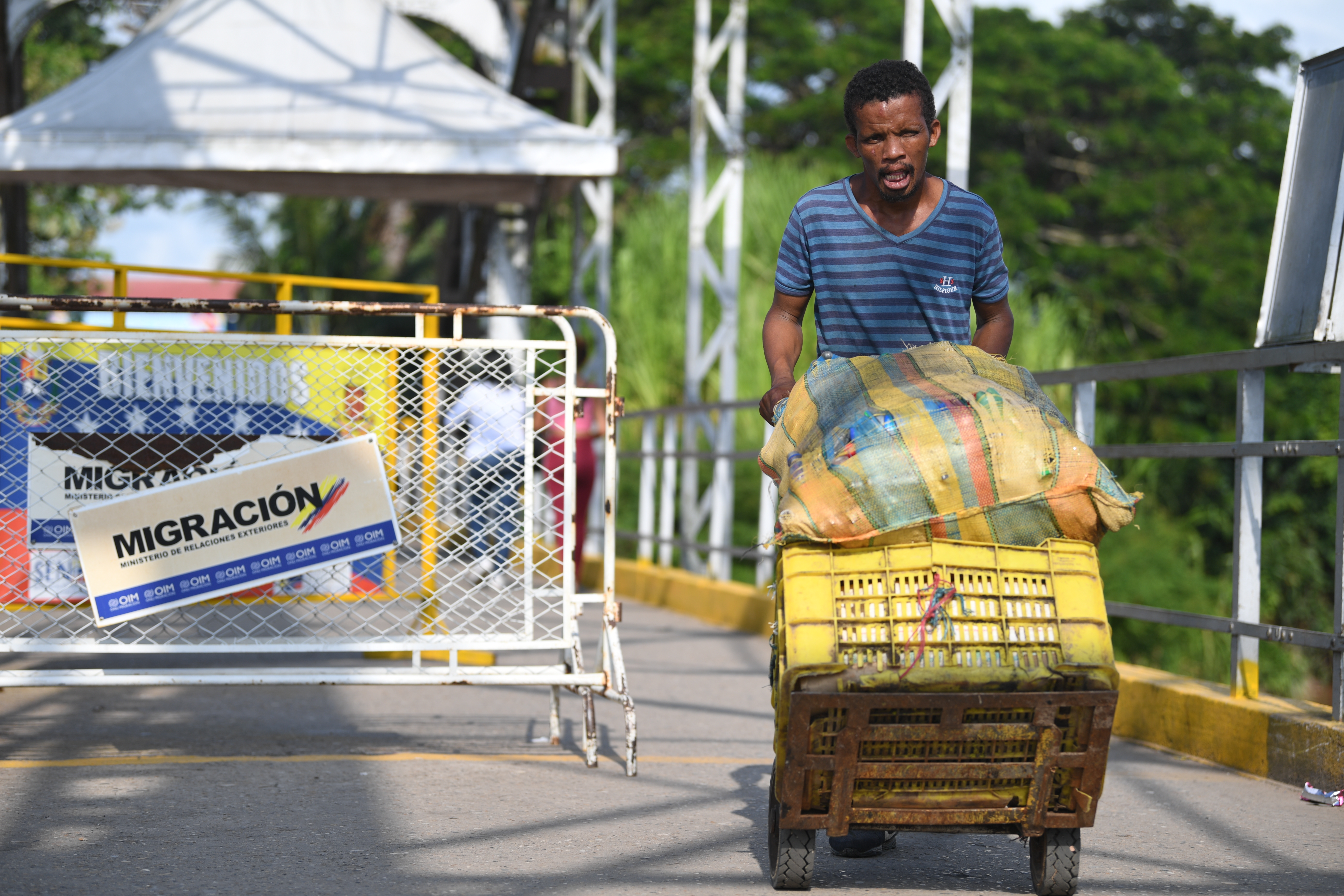 Este es el plan de Colombia para agilizar la entrega de documentos a venezolanos