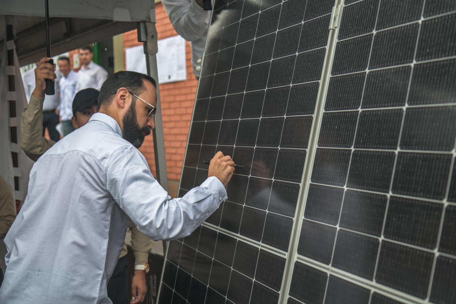 El ministro de Minas y Energía, Andrés Camacho, en la inauguración de la comunidad energética.
