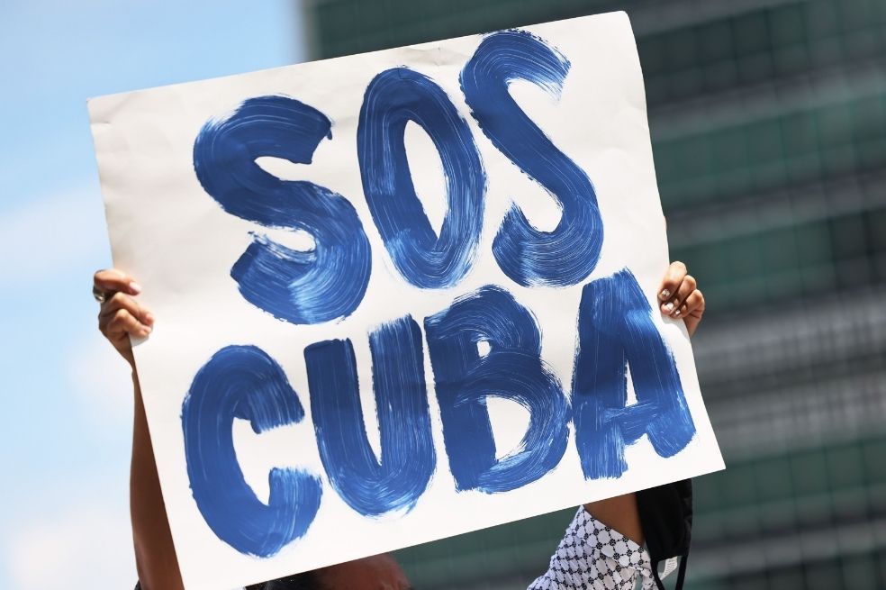Biden estudia cómo puede ayudar a “restaurar” el internet en Cuba