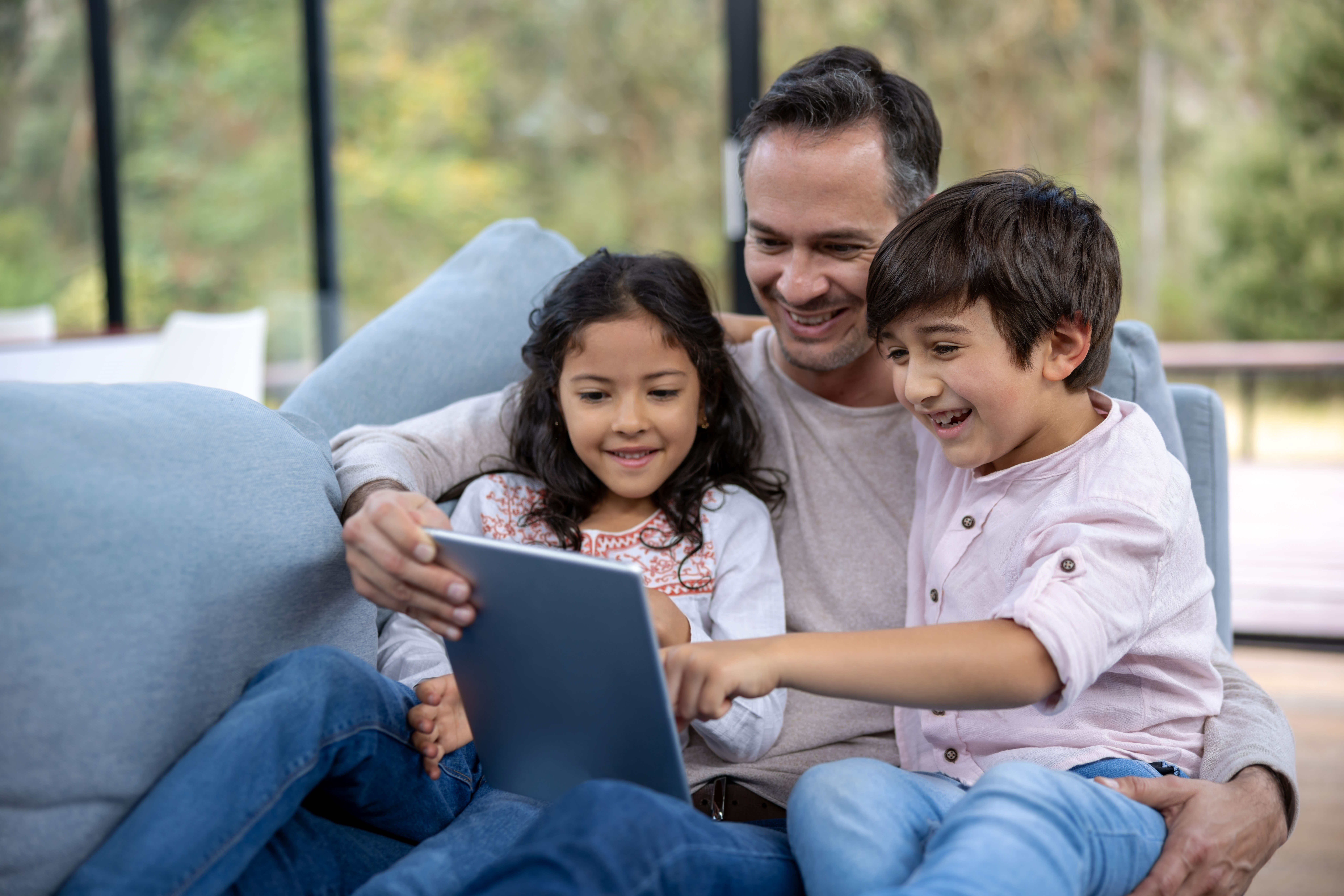 Restricción de redes sociales a menores de edad: desafíos para ponerla en marcha