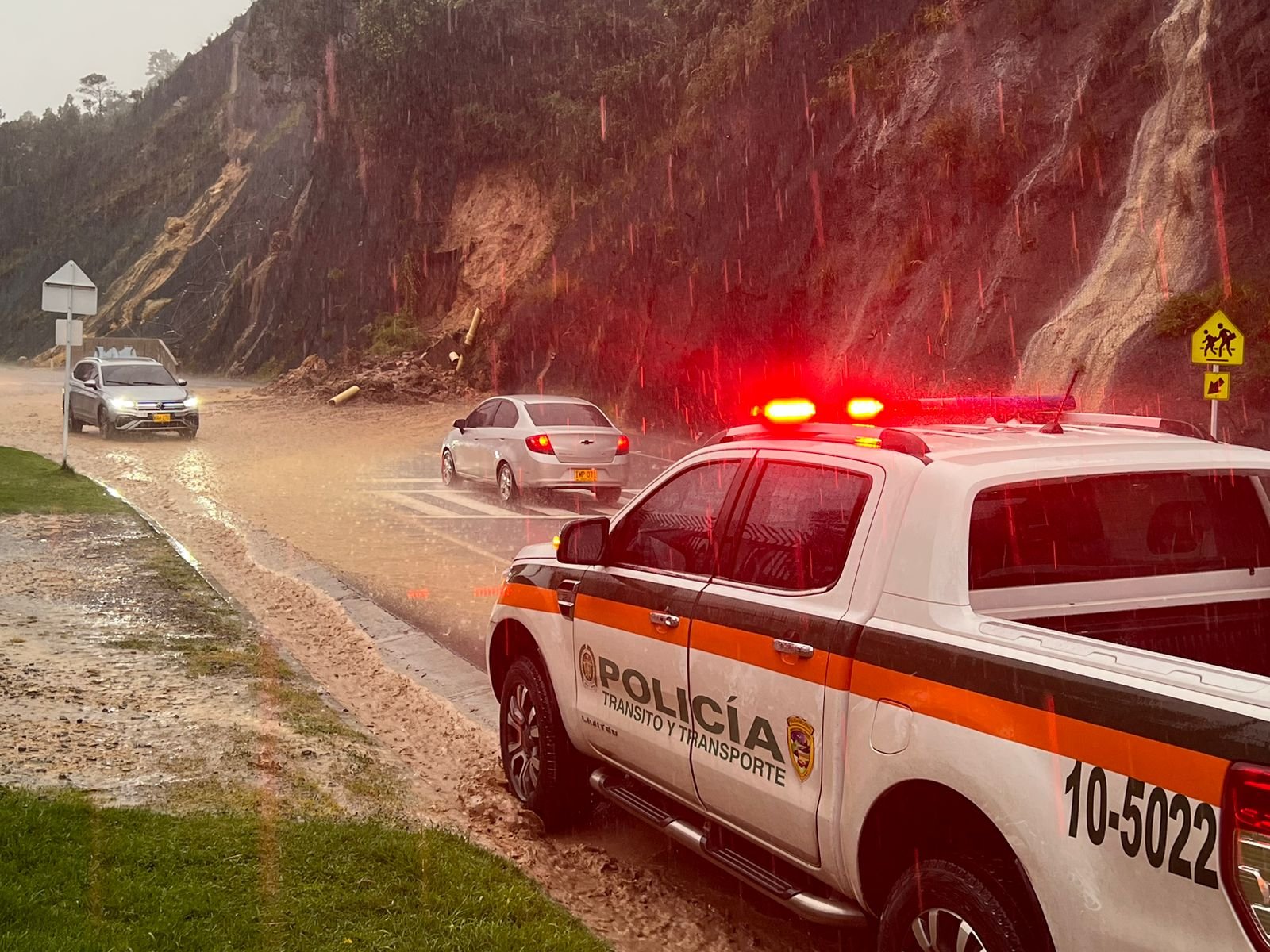 Lluvias en Bogotá: una persona muerta en La Calera e inundaciones en la carrera 7