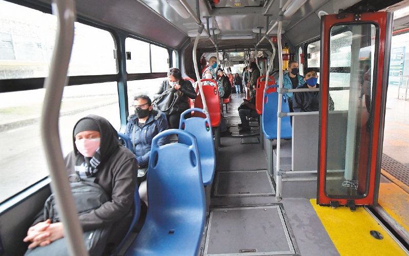 Asesinan a un hombre en medio de riña en un bus de TransMilenio