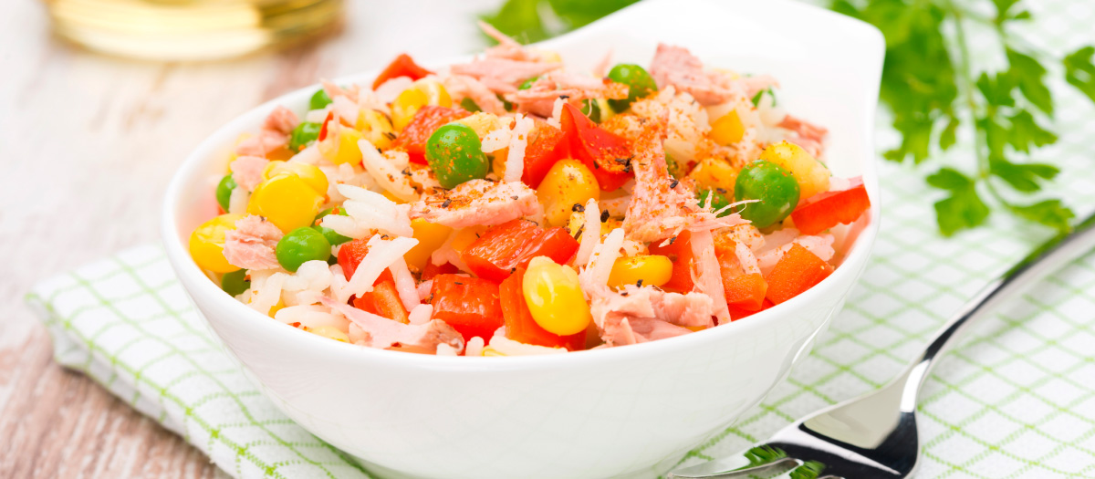 Receta fácil de arroz con atún para los días que no tengas tiempo de cocinar