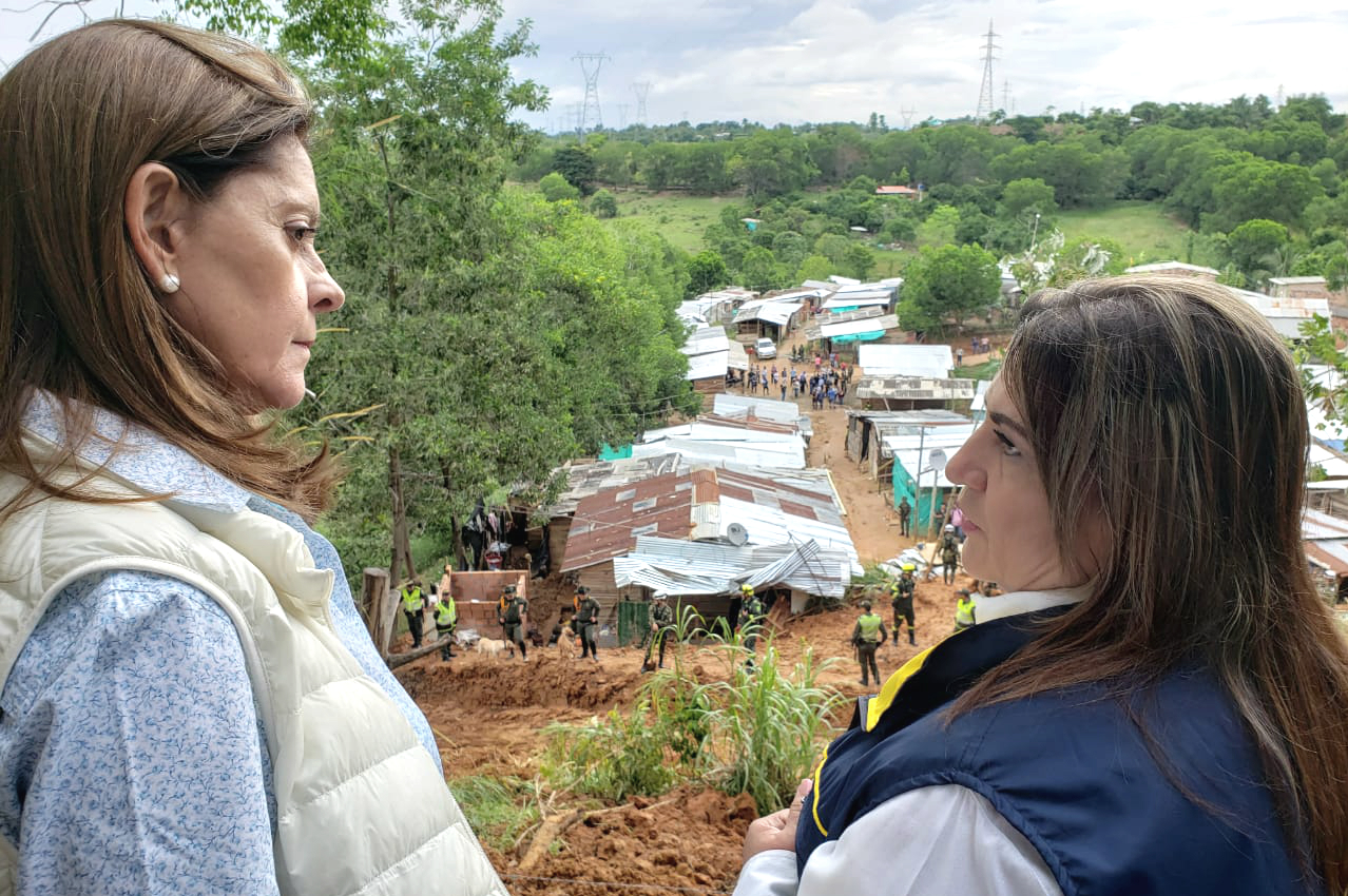Marta Lucía Ramírez atiende emergencia por derrumbes en Barrancabermeja