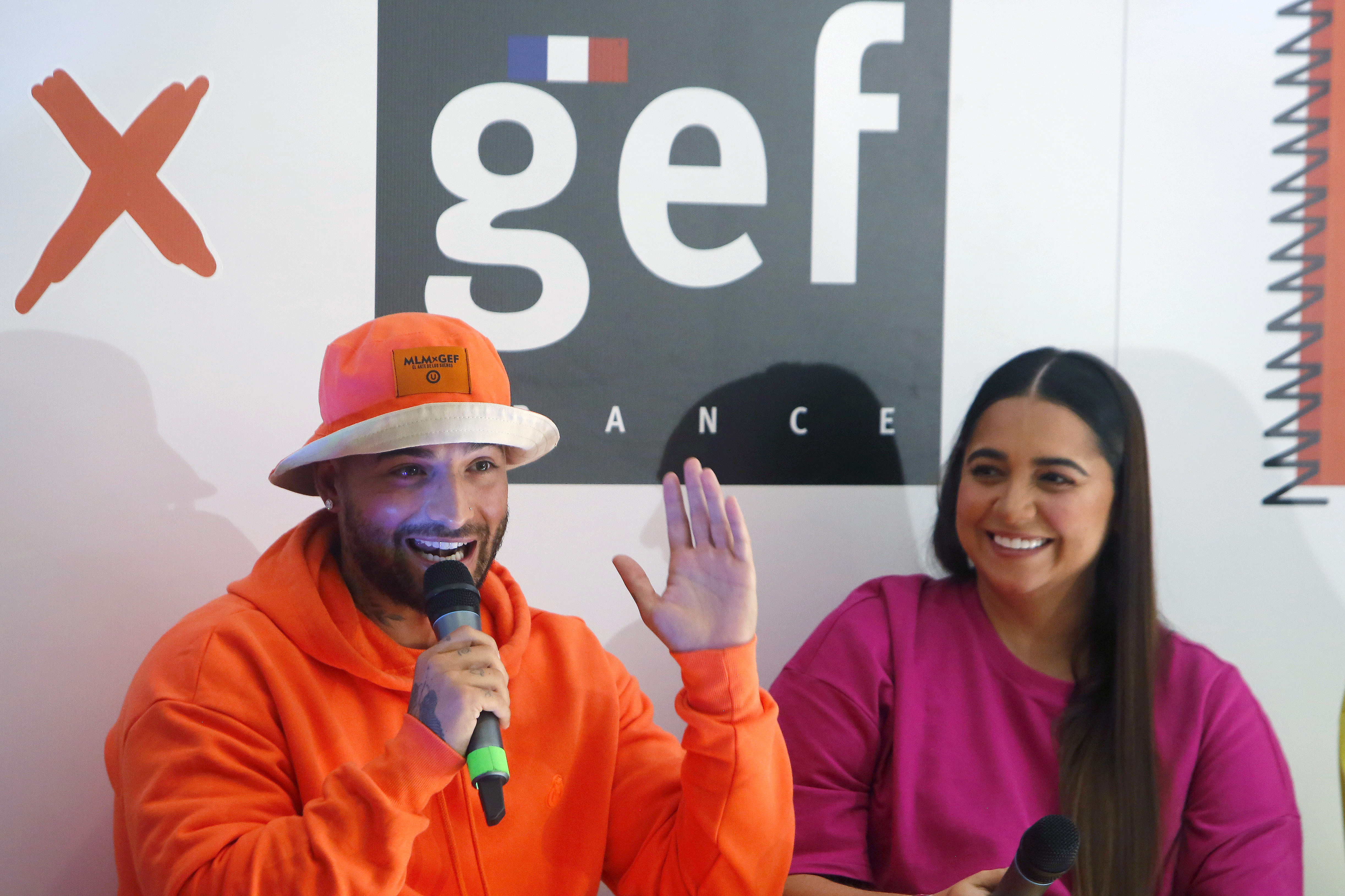 MED140 -MEDELLÍN (COLOMBIA), 27/07/2022.- El cantante colombiano Maluma, asiste hoy a una rueda de prensa junto a su hermana Manuela Londoño, en la que hablan sobre la colección que presentan esta noche junto a la marca colombiana GEF en Colombiatex + Colombiamoda 2022 en Medellín (Colombia). EFE/Luis Eduardo Noriega A.