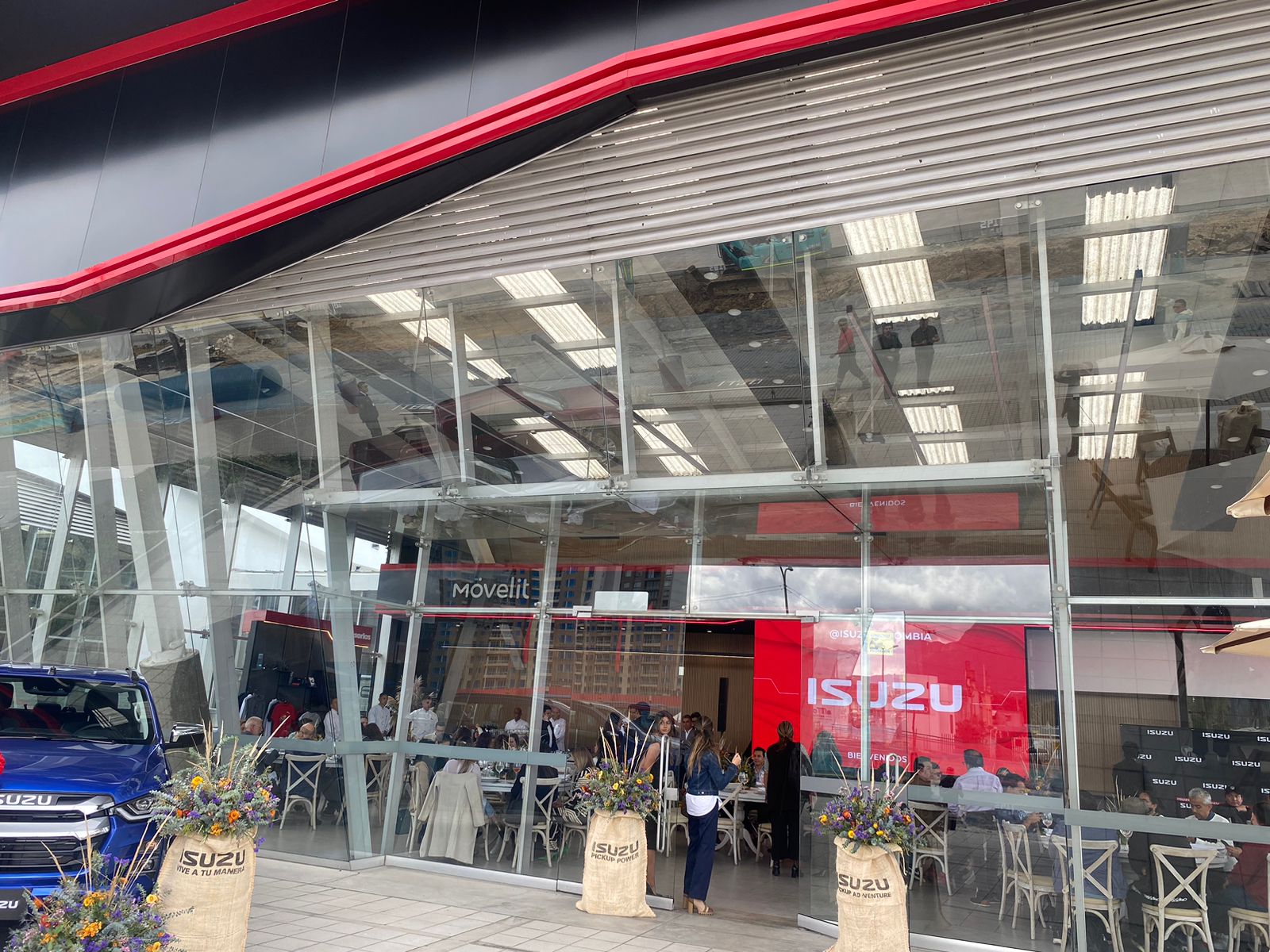 Segunda vitrina de Isuzu en Bogotá