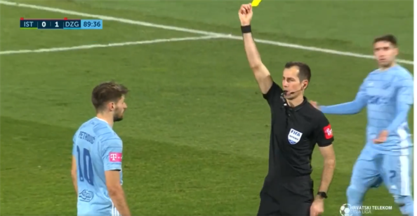 El jugador al que expulsaron por la forma en que pateó un penalti al minuto 90