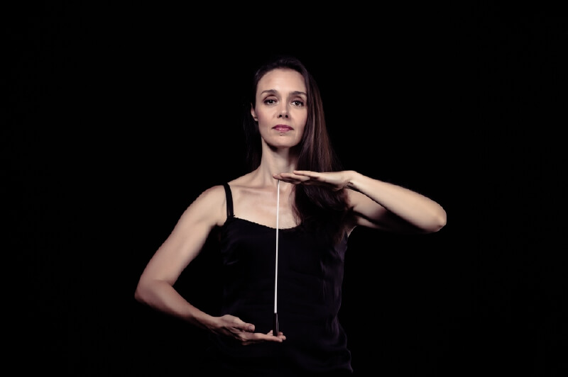 Zoe Zeniodi, la intimidad del piano y la pluralidad de la orquesta