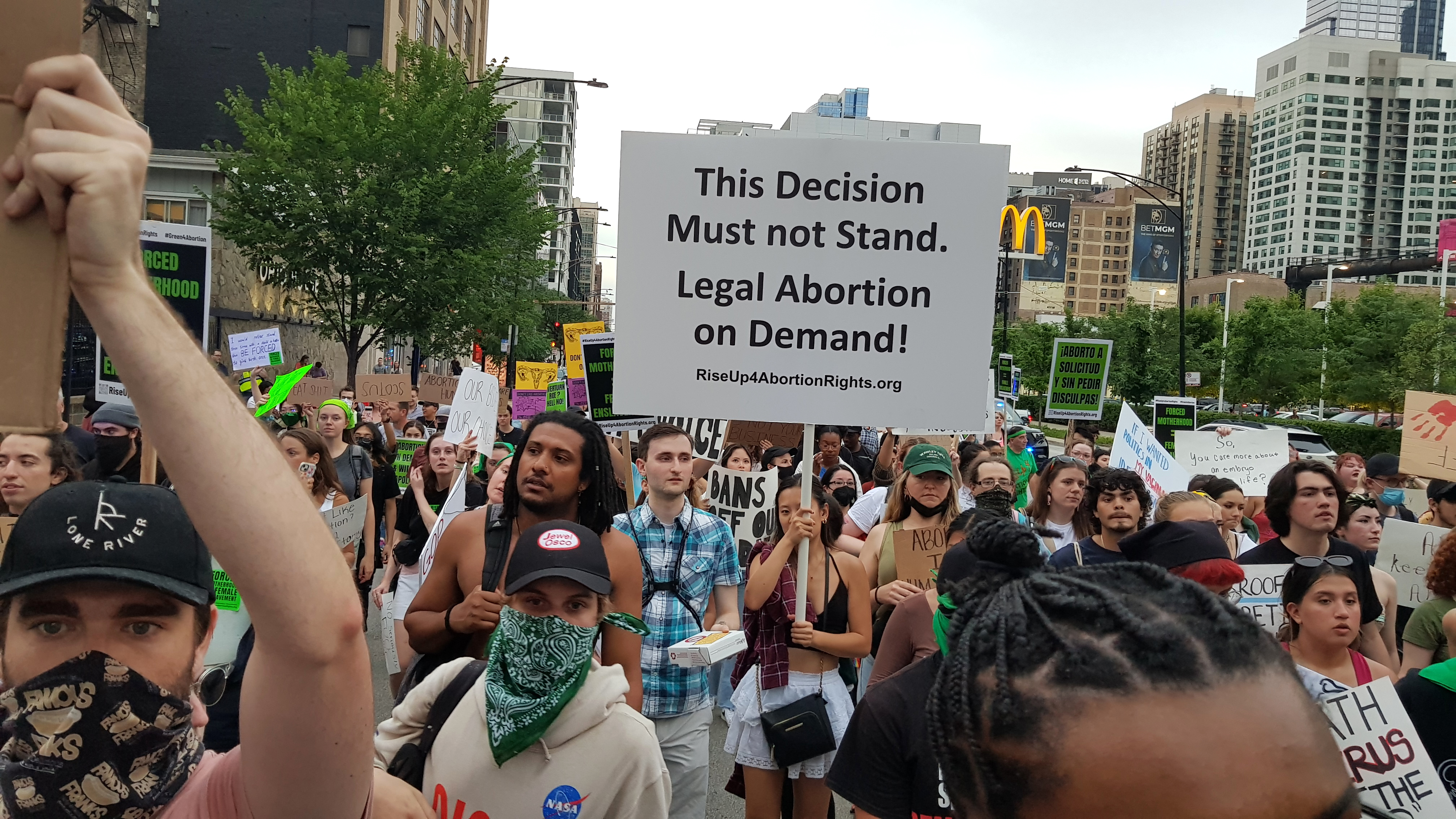 Mientras EE. UU. derogó “Roe vs. Wade”, Israel flexibiliza el acceso al aborto