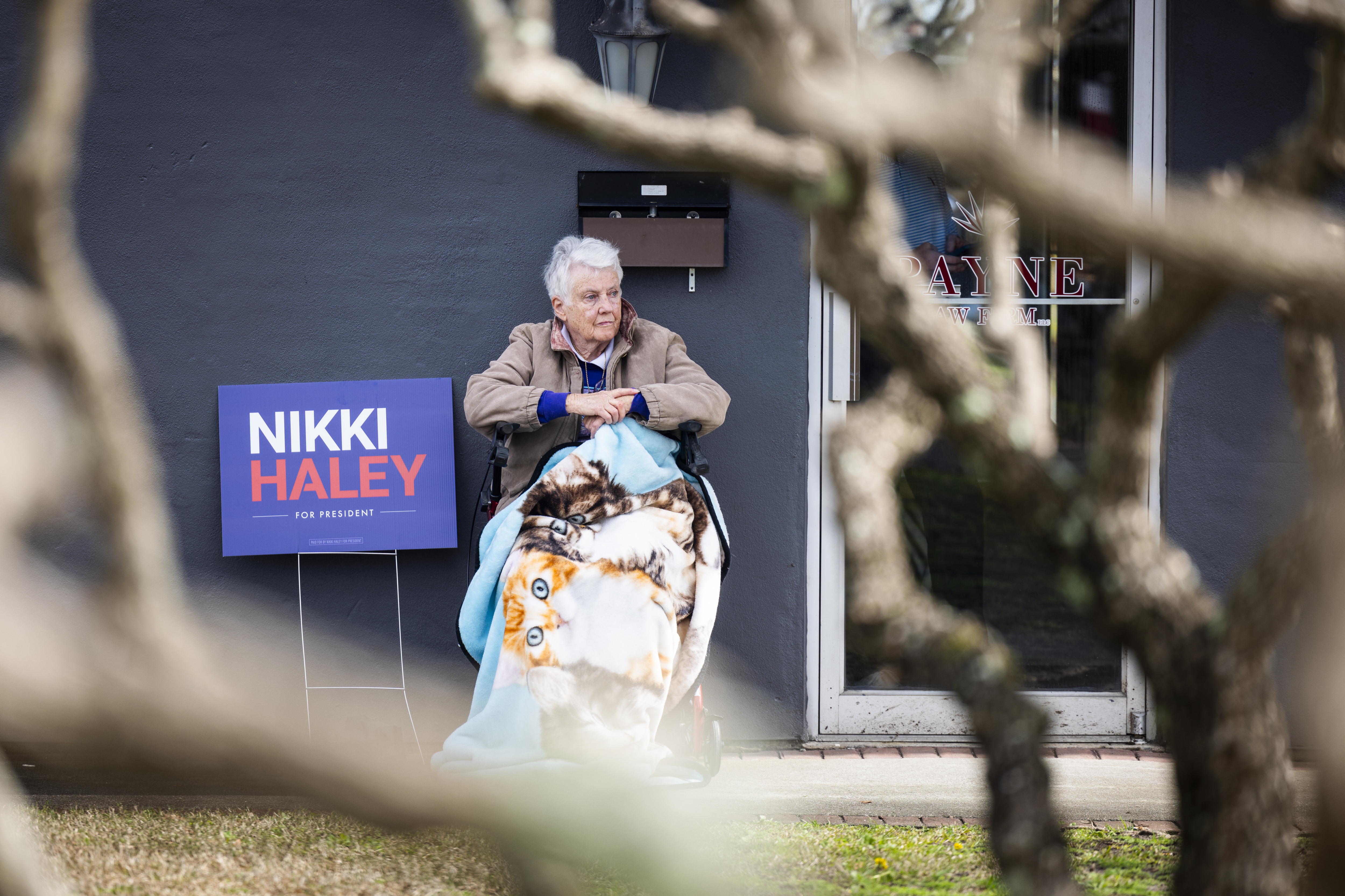 Demócratas de Carolina del Sur lanzan un salvavidas y votan por republicana Haley