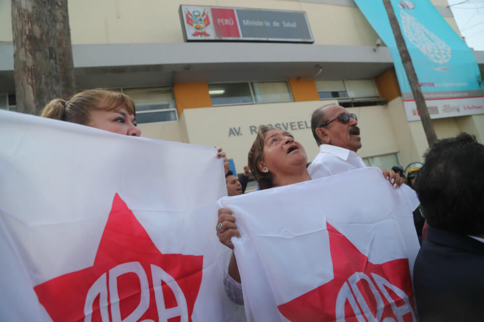 El expresidente Alan García está «muy grave», dice ministra de Salud de Perú