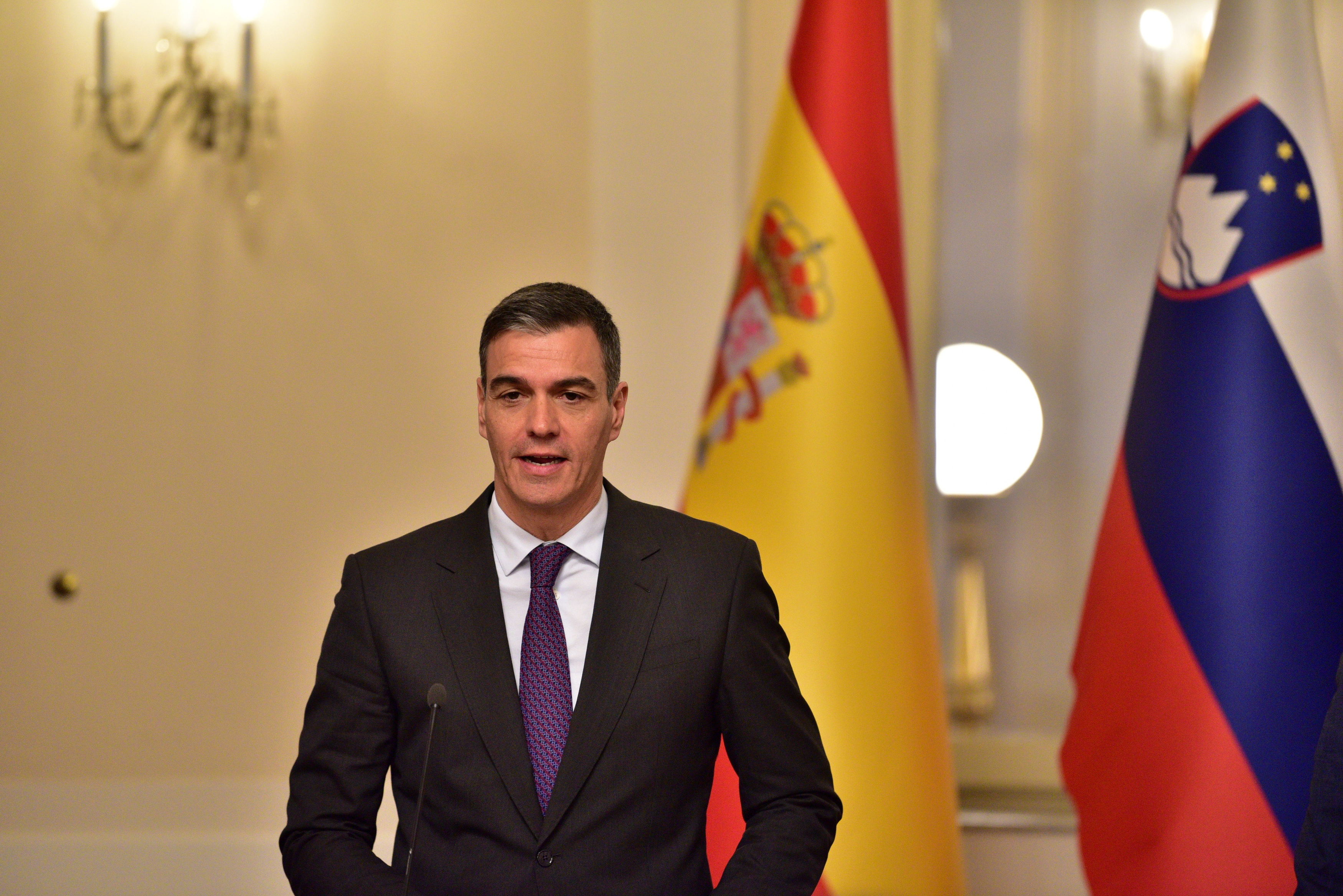 Ljubljana (Slovenia), 16/04/2024.- Spanish Prime Minister Pedro Sanchez talks during the joint press conference with Slovenia's prime minister following their meeting in Ljubljana, Slovenia, 16 April 2024. The Spanish prime minister is on an official visit to Slovenia. (Eslovenia, España) EFE/EPA/IGOR KUPLJENIK