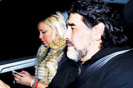 Maradona denuncia a su expareja por publicar fotos de su hijo en red social