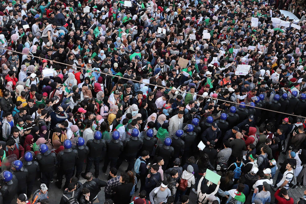 Una marea humana protesta en Argelia contra un quinto mandato de Buteflika