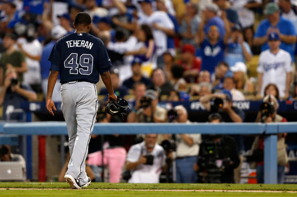 El joven beisbolista Julio Teherán, de los Bravos de Atlanta.