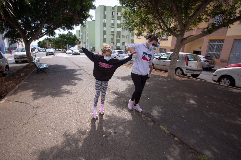 En fotos: a partir de hoy los niños empezaron a salir a las calles en España