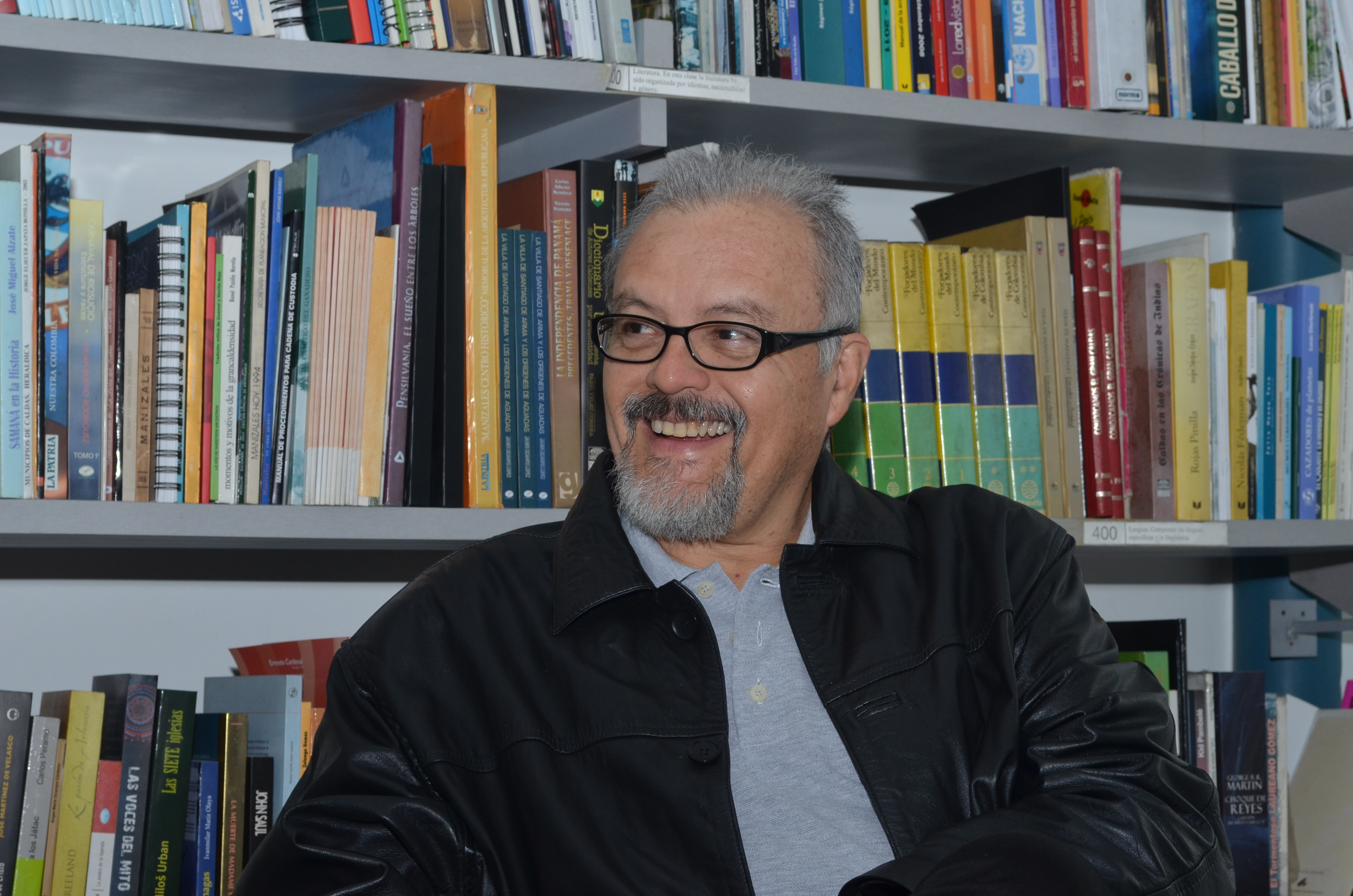 Orlando Mejía Rivera ganó premio de El Espectador y la Editorial Cuadernos Negros