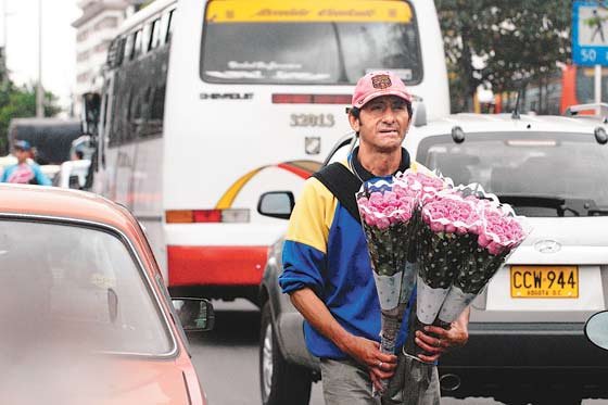 Leve reducción del desempleo en abril al llegar a 10,2%