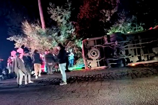 Fuerte accidente en Guasca: conductor de bus se volcó con 12 pasajeros