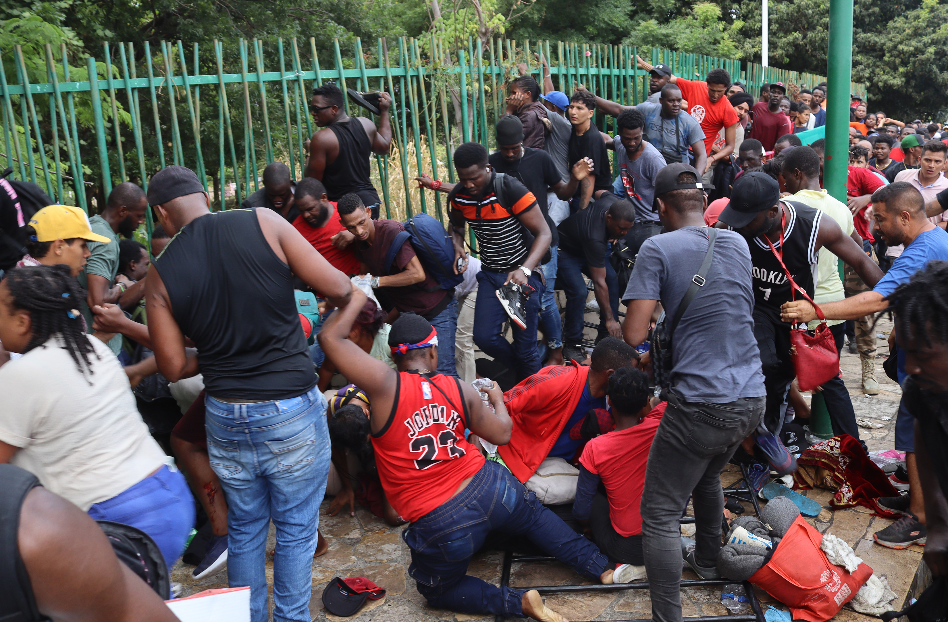 Migrantes buscan atravesar Tapachula para alcanzar la frontera con EE. UU.