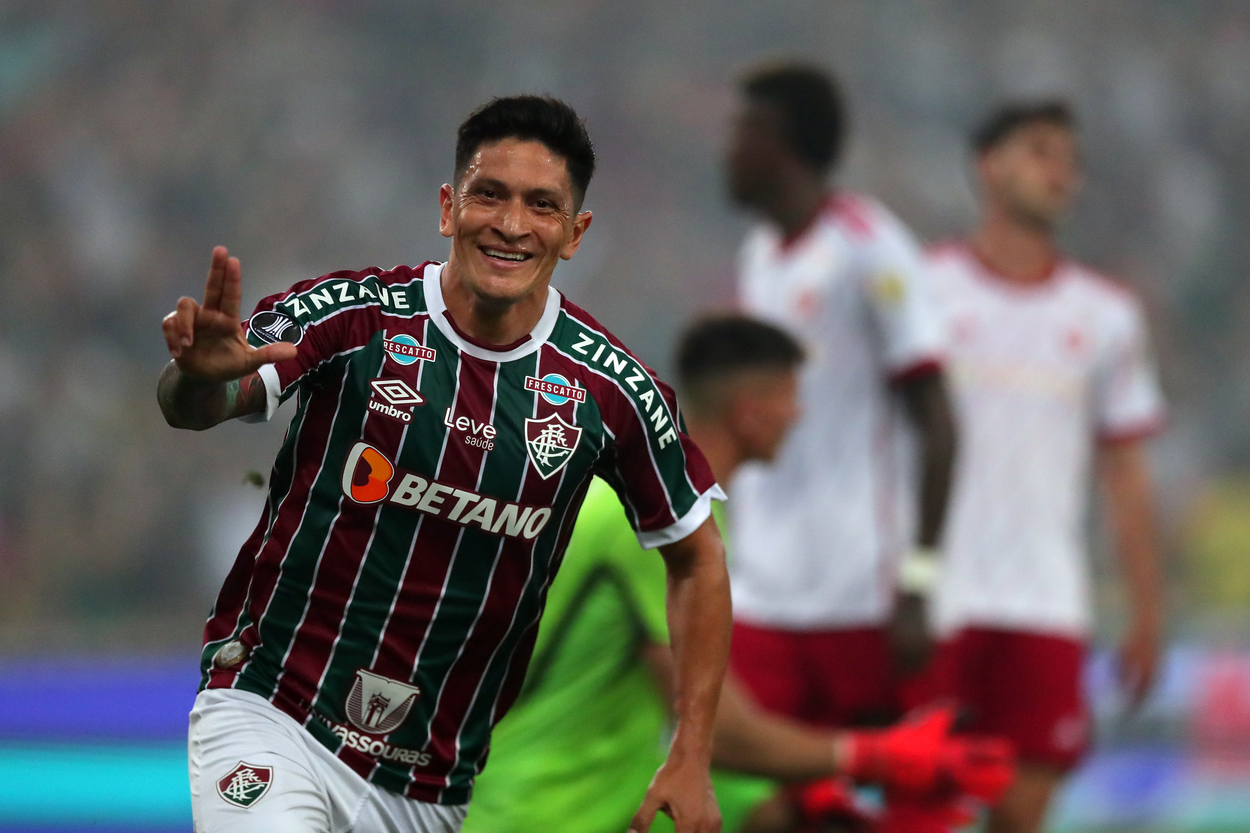 AMDEP9628. RÍO DE JANEIRO (BRASIL), 27/09/2023.- Germán Cano de Fluminense celebra su gol hoy, en un partido de las semifinales de la Copa Libertadores entre Fluminense e Internacional en el estadio Maracaná en Río de Janeiro (Brasil). EFE/ Andre Coelho