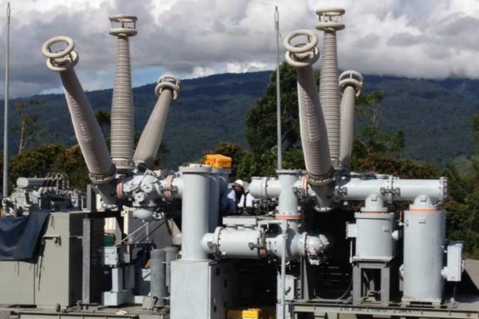 Con nuevo interruptor, siguen labores para normalizar servicio de energía en Mocoa