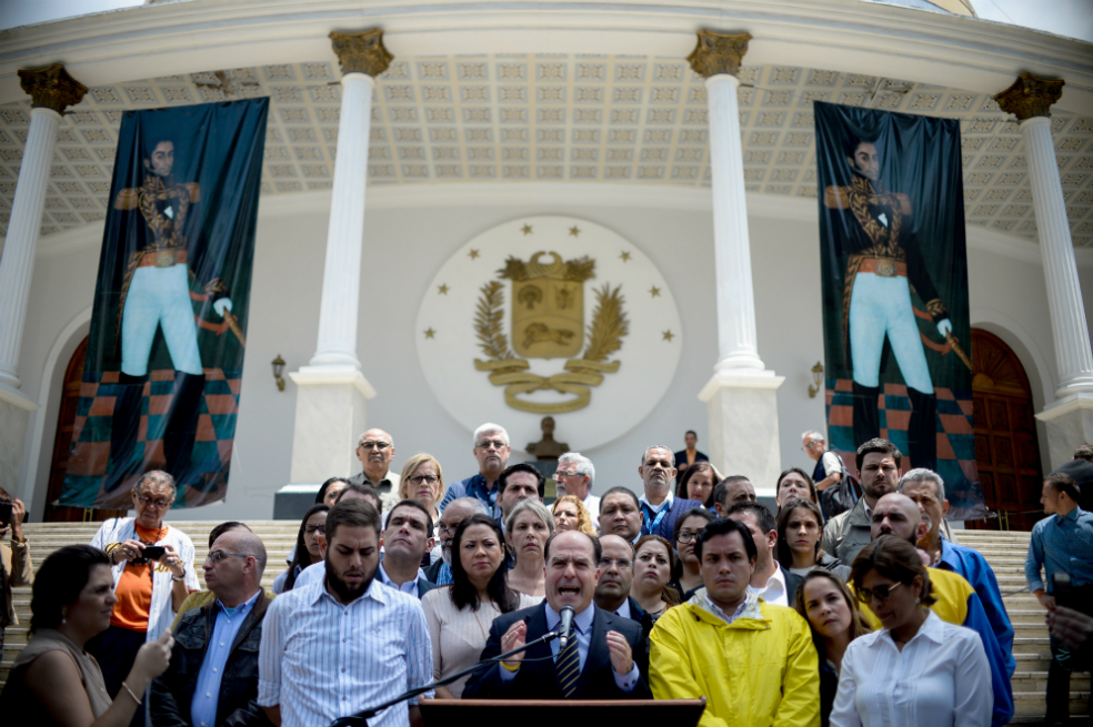 Unión Europea, EE. UU. y OEA reprueban «ruptura del orden constitucional» en Venezuela