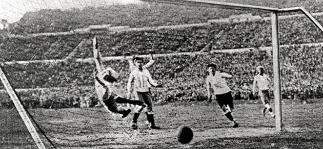 Crónica del balón: de la vejiga de cerdo al cuero sintético