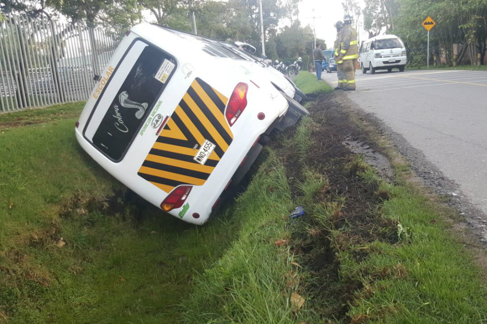 Dos menores heridos dejó accidente de ruta escolar en el norte de Bogotá