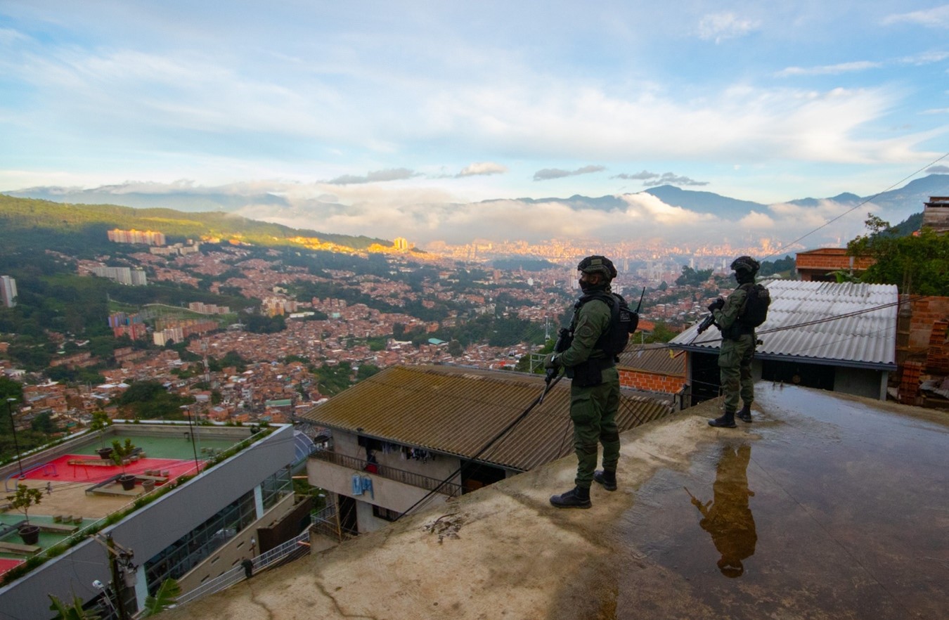 En 2023 hubo una reducción en las tasas de homicidio y desplazamiento en Antioquia