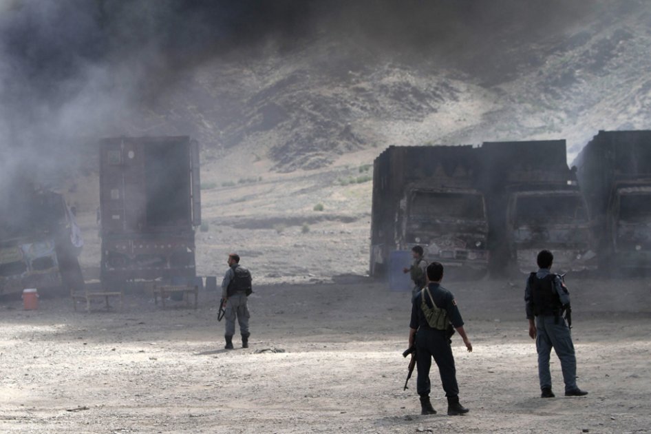 Talibanes atacan base de EE.UU. en frontera con Pakistán