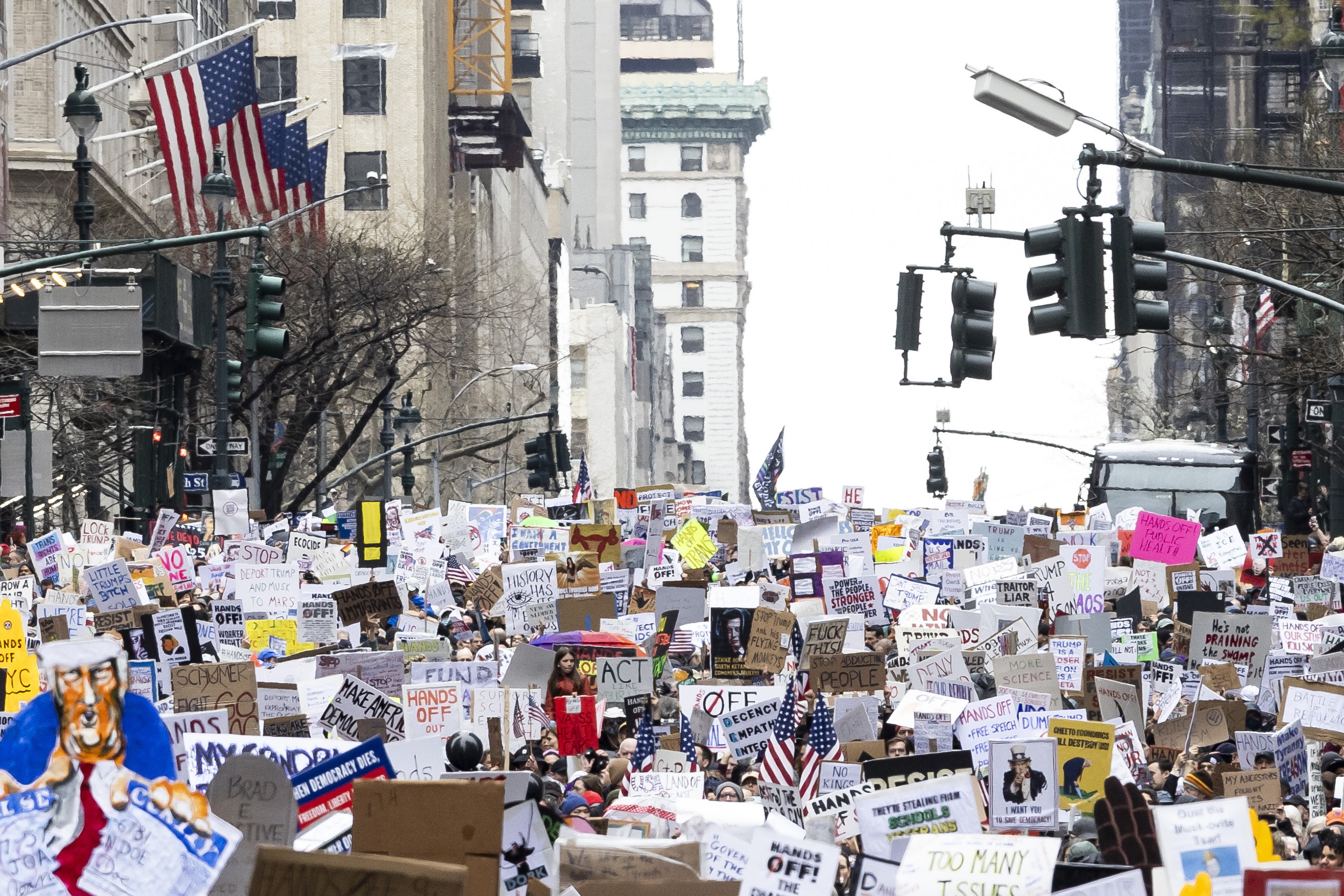 Protestas contra Trump y Musk en EE. UU.: “Quita las manos de nuestros empleos”