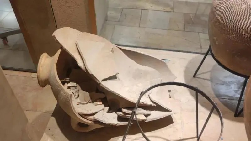 Un niño rompió una vasija de 3.500 años de antigüedad en un museo