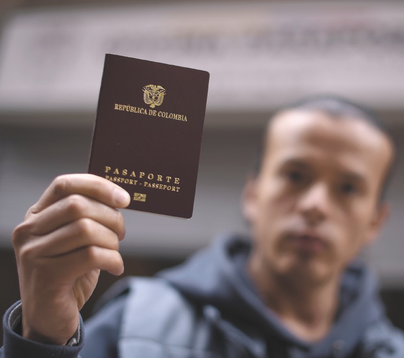 Conozca la vigencia mínima que debe tener su pasaporte colombiano para viajar al exterior y evite contratiempos en migración.
