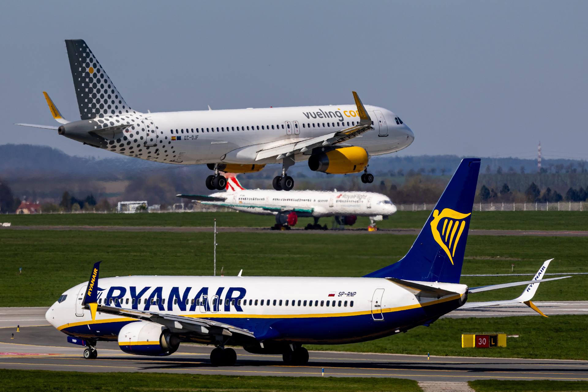 Pasajero de Ryanair estuvo a punto de ser succionado por una ventana rota en pleno vuelo