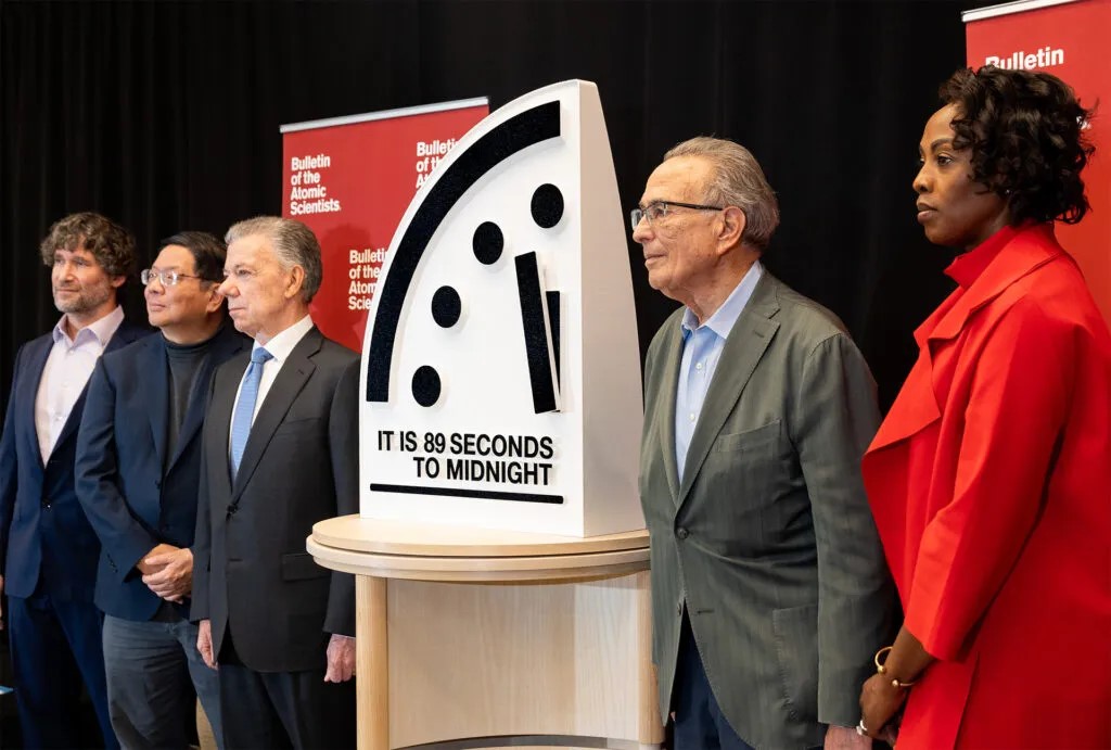 “Más cerca que nunca”: mensaje por la nueva hora que marca Reloj del Fin del Mundo
