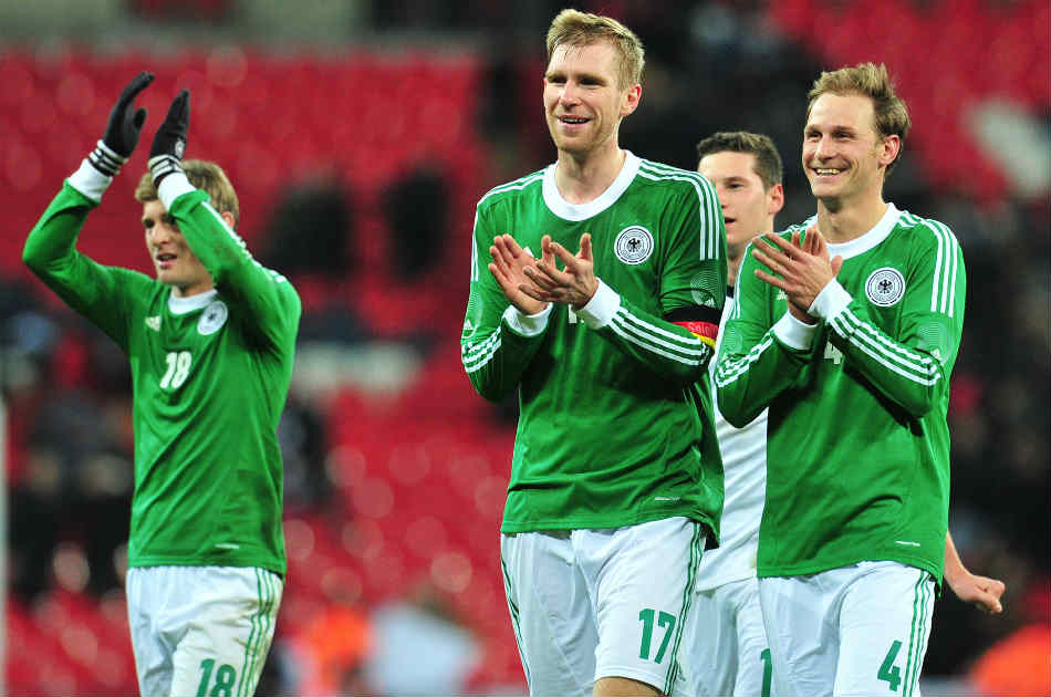 Los alemanes celebran el triunfo ante Inglaterra. / AFP