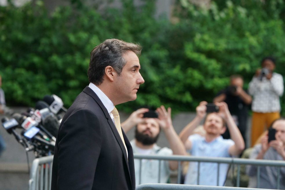 Trump sugiere que su exabogado, que colabora en trama rusa, vaya a prisión