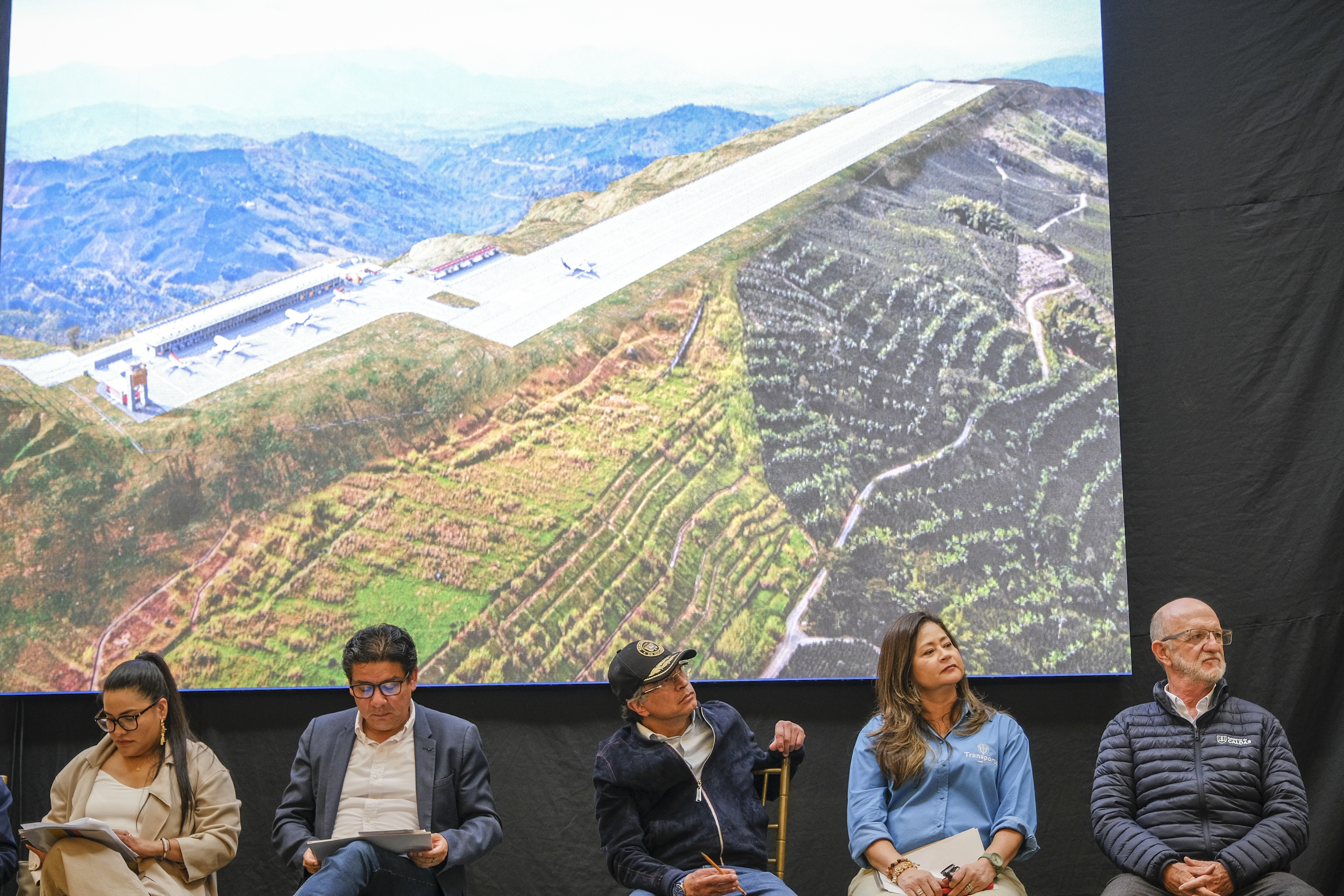 Gobierno Petro trabaja en resolución para mover normas sobre licitaciones públicas