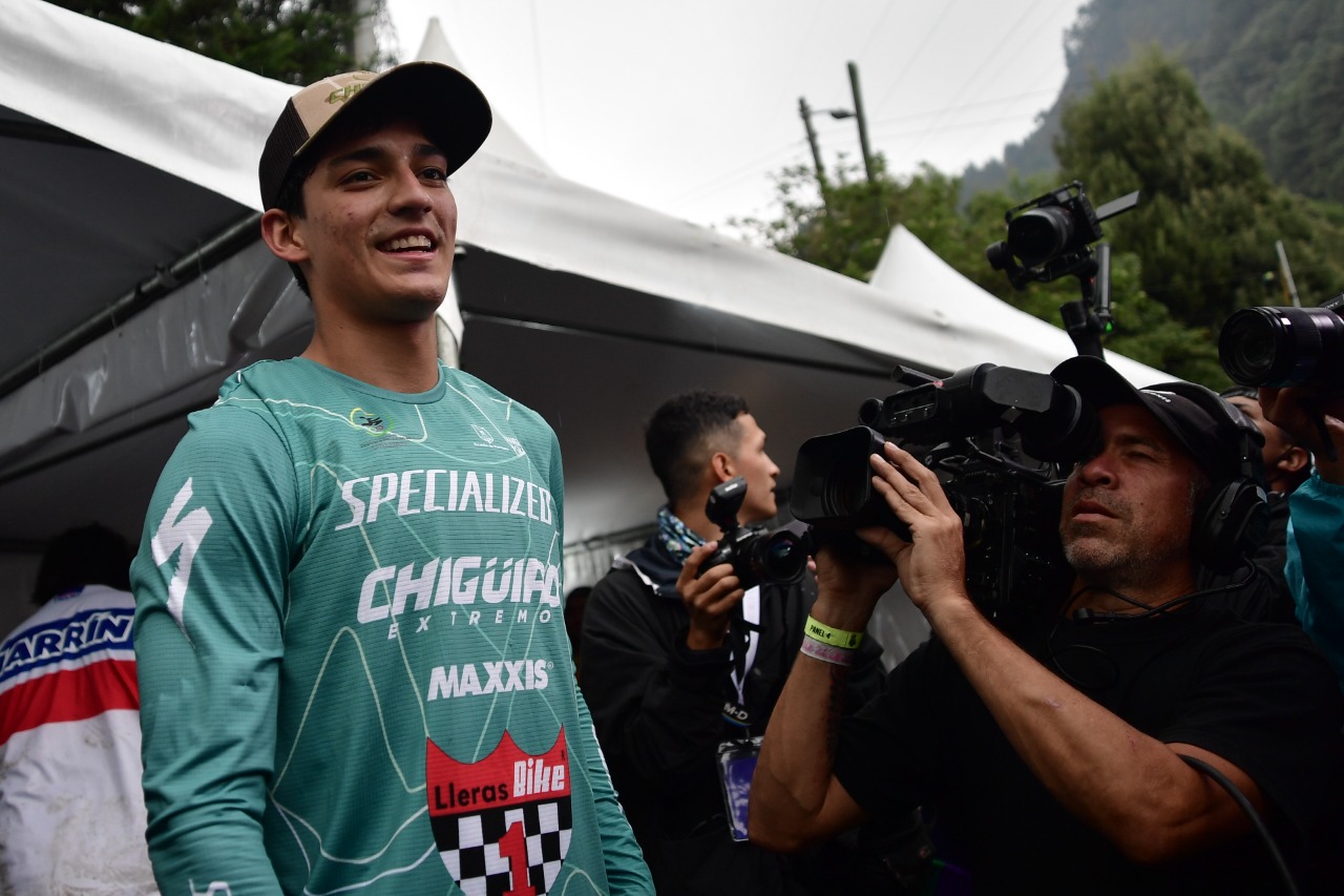 Camilo "Paquito" Sánchez es considerado uno de los ciclistas más técnicos y rápidos de Colombia, afirmación que confirmó desde su primera salida en las clasificatorias al lograr un tiempo de 4:41.82 minutos.