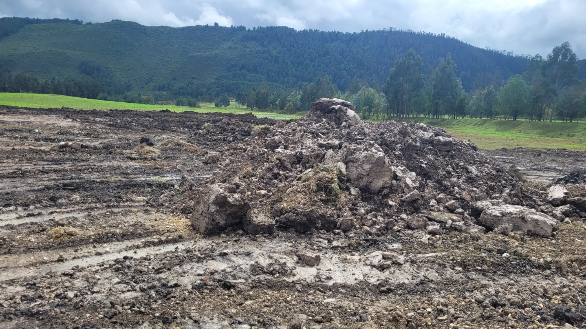 CAR suspendió predio en Zipaquirá por usar escombros para nivelar terreno agrícola